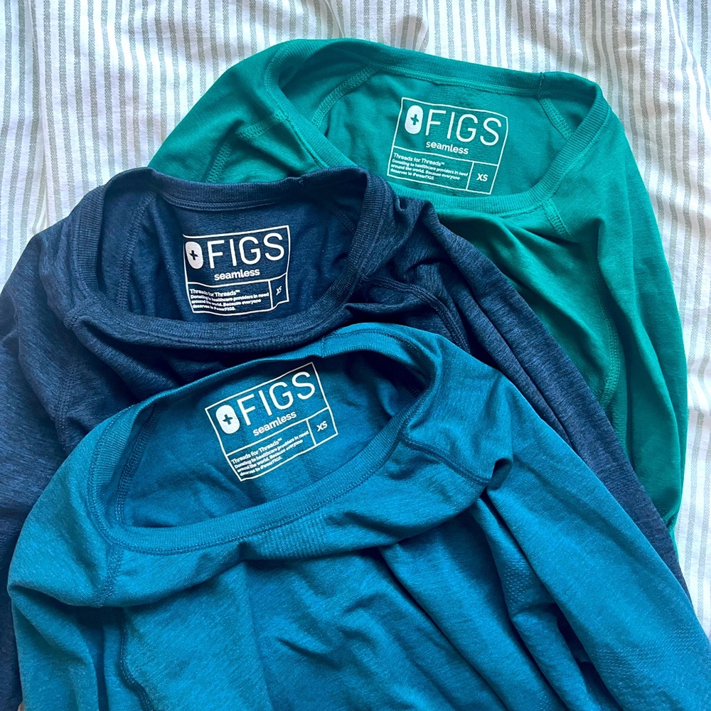 Figs LOT of THREE Seamless Athletic Knit Underscrub Shirts Women XS